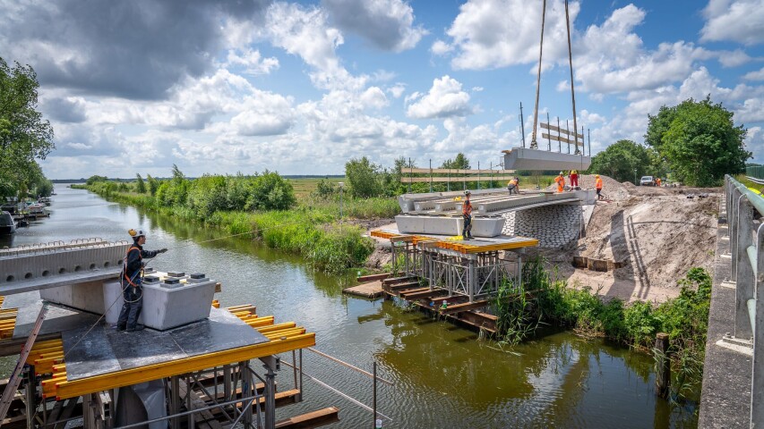 Fietsbrug Munnikesloot bouw