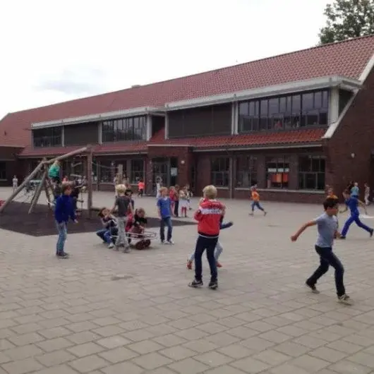 Plechelmus school 768x576 1 530x530