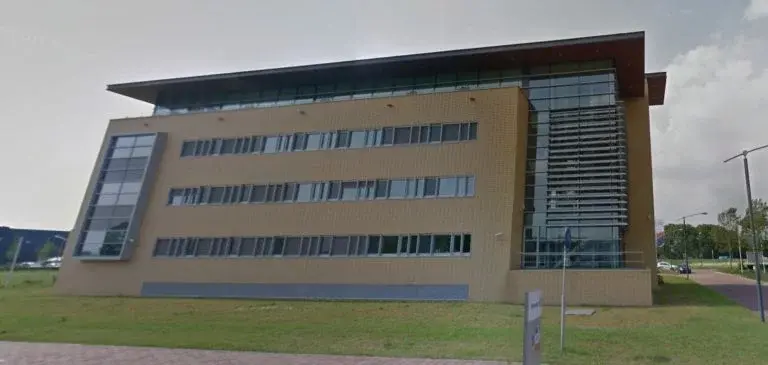 Staal gevel kantoor SIDN Arnhem 768x365 1